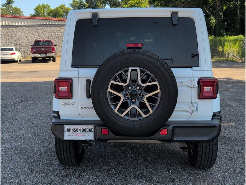 Used 2025 Jeep Wrangler SaharaImage 4