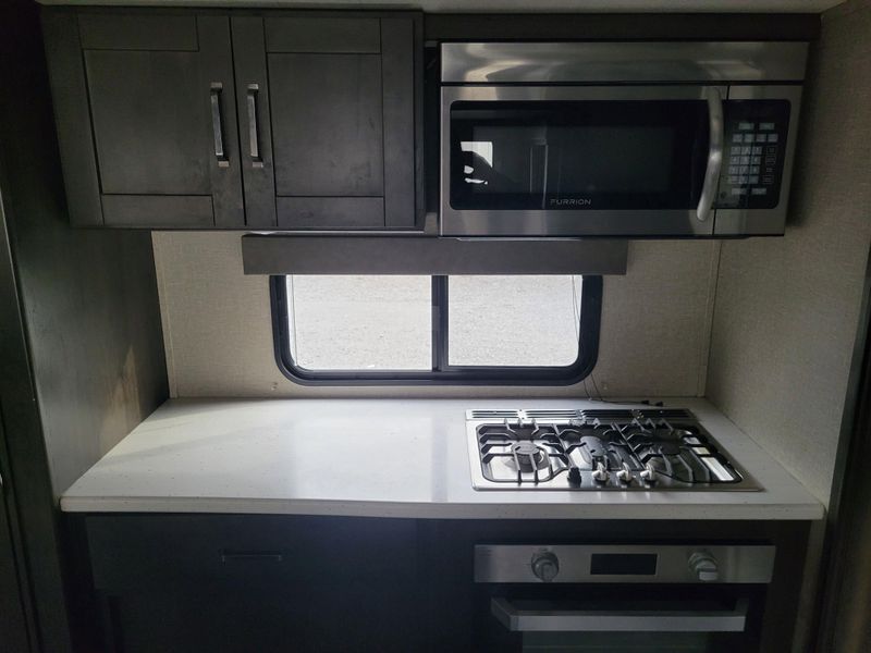 Used 2021 GRAND DESIGN M-320MKS Image 15