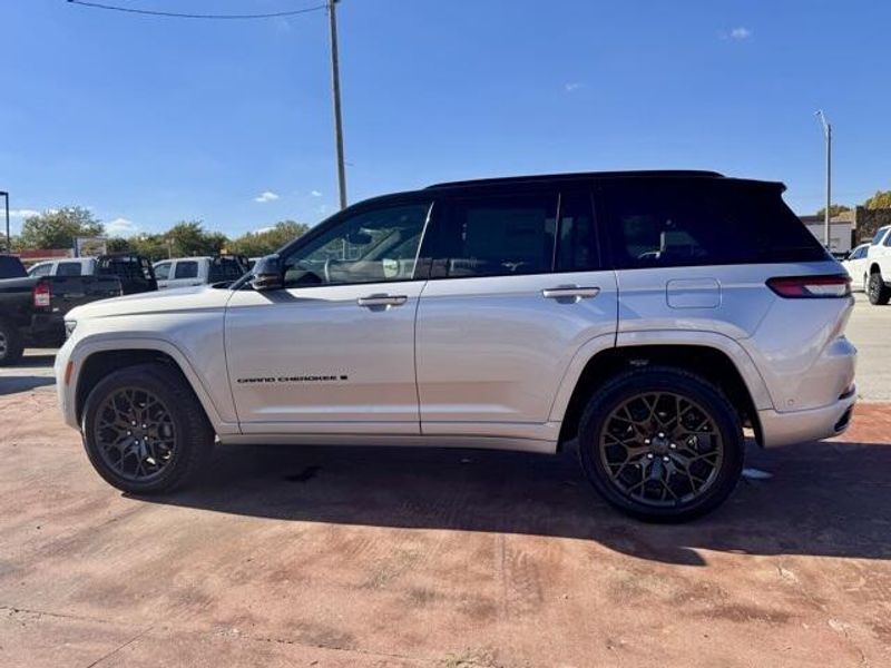 New 2025 Jeep Grand Cherokee Summit Reserve 4x4Image 9