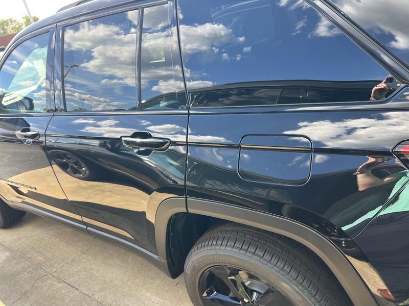 New 2025 Jeep Grand Cherokee Limited 4x4Image 10