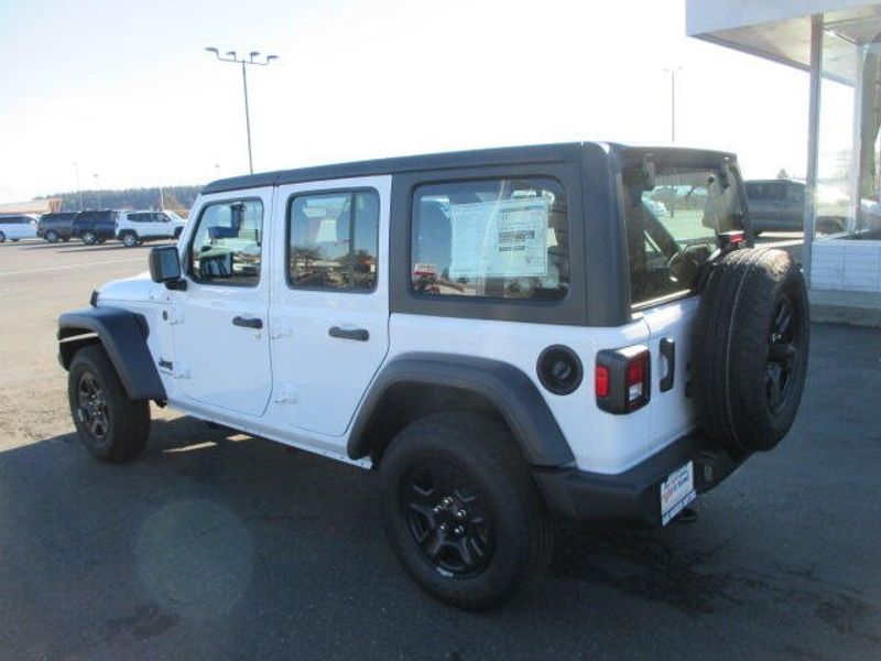 2025 Jeep Wrangler 4-door SaharaImage 10