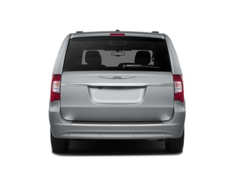 Used 2015 Chrysler Town & Country Image 5