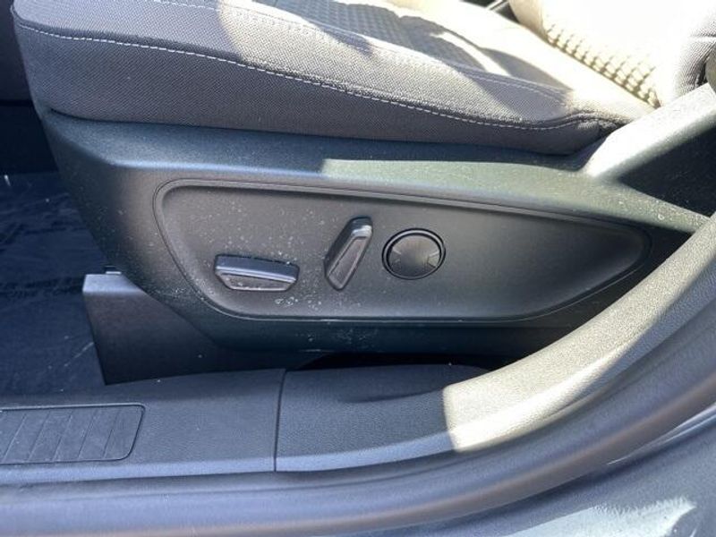 2022 Ford Escape SEImage 23