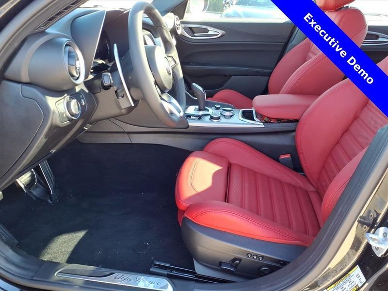 New 2025 Alfa Romeo Giulia VeloceImage 13