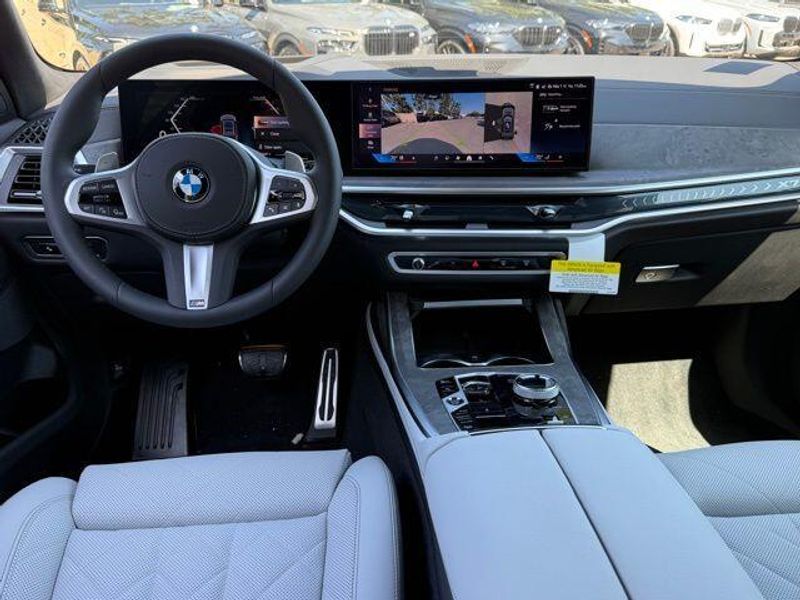 New 2026 BMW X7 xDrive40iImage 26
