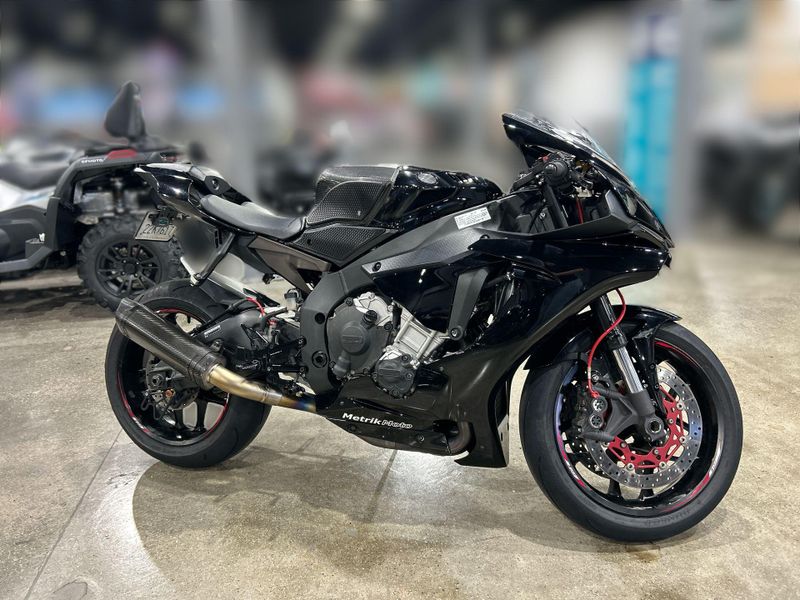 Used 2015 Yamaha YZF-R1 Image 11