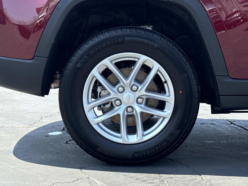 New 2026 Jeep Grand Cherokee Laredo 4x2
