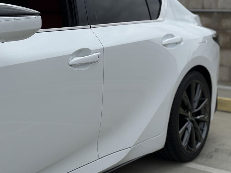 2022 Lexus IS 350 F-SPORTImage 9