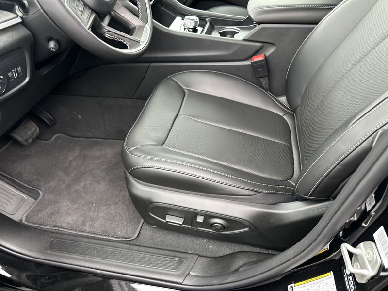 New 2025 Jeep Grand Cherokee L Limited 4x4Image 20