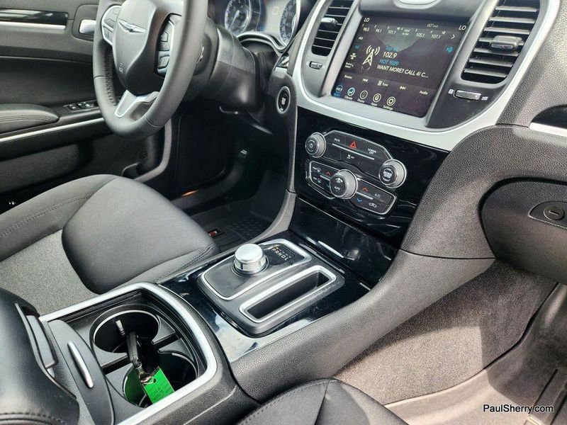 2023 Chrysler 300 Touring SportImage 33