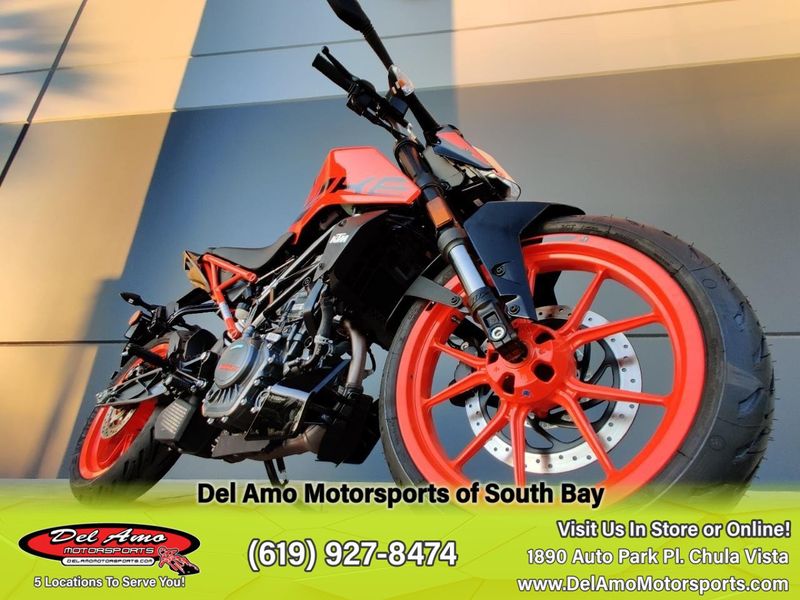 2023 KTM 200 DUKE  in a ORANGE exterior color. Del Amo Motorsports of South Bay (619) 547-1937 delamomotorsports.com 