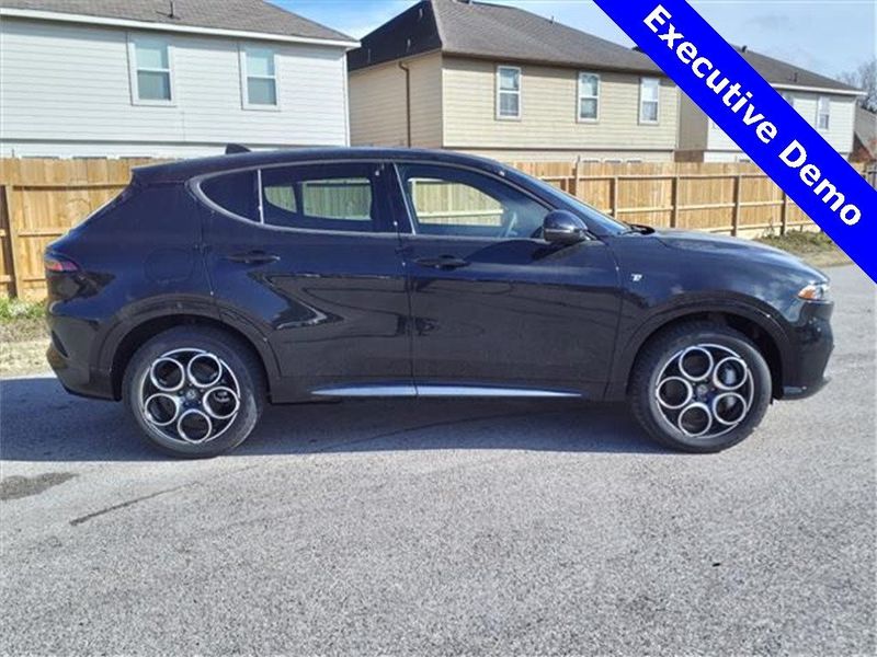 2024 Alfa Romeo Tonale Ti in a Alfa Black exterior color and Tan/Blackinterior. Northside Imports Houston 281-475-4549 northsideimportshouston.com 