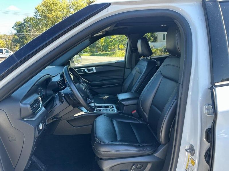 2020 Ford Explorer XLT photo 17