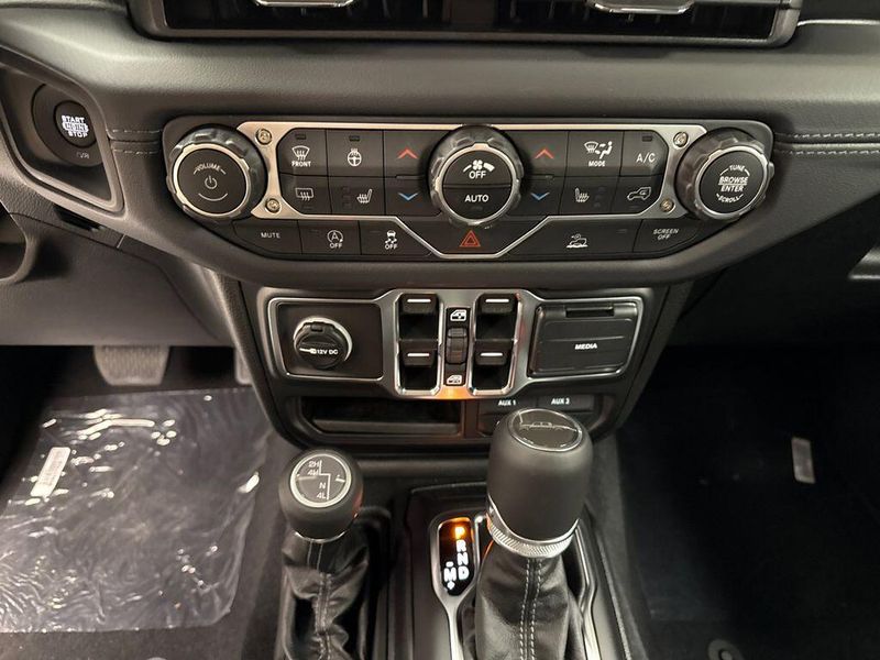 New 2025 Jeep Gladiator High Tide 4x4Image 12