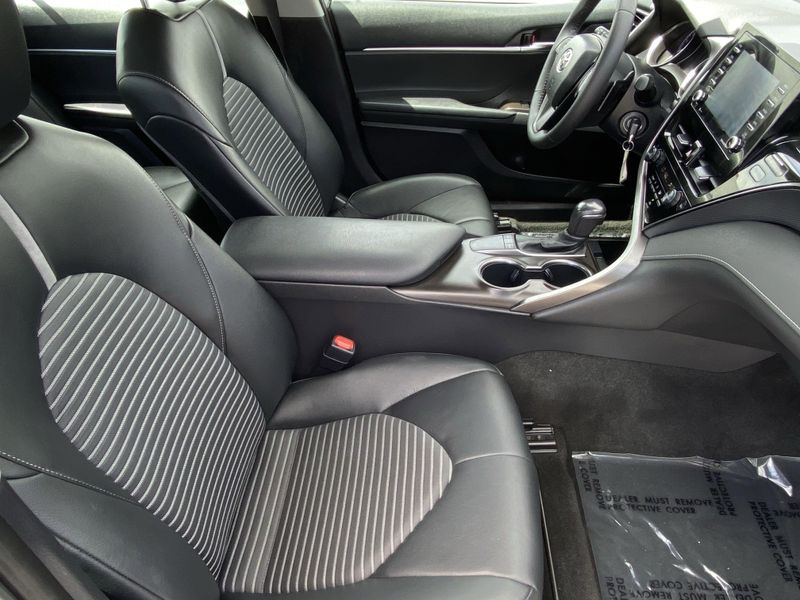 Used 2023 Toyota Camry SEImage 10