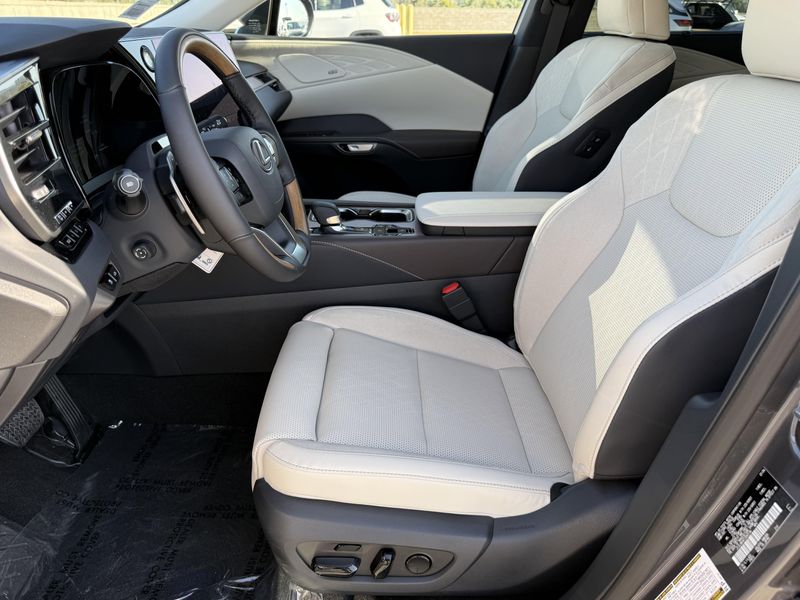 New 2026 Lexus RX 450h+ LuxuryImage 18