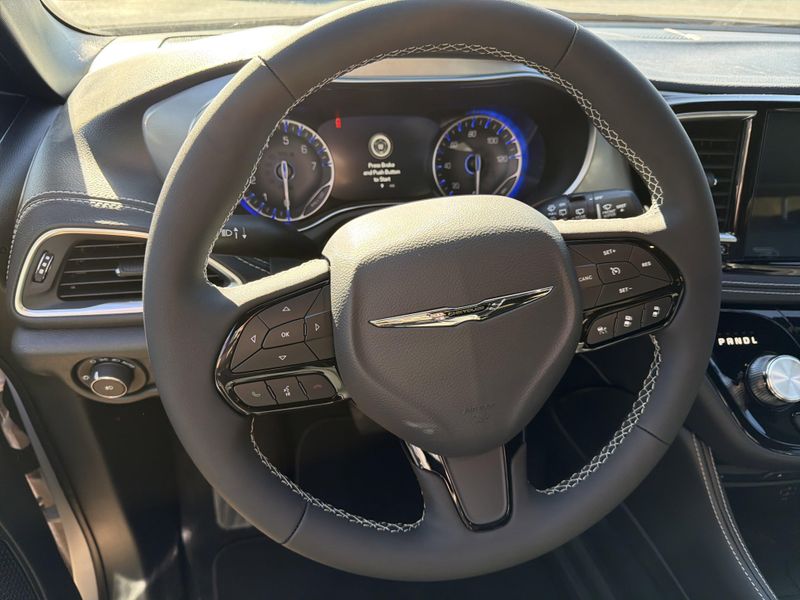 New 2026 Chrysler Pacifica LimitedImage 24