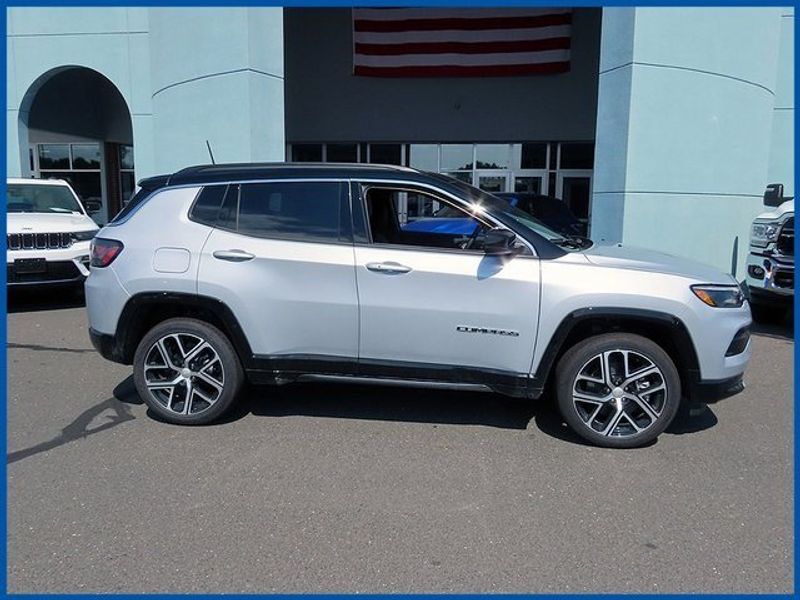 2024 Jeep Compass LimitedImage 2