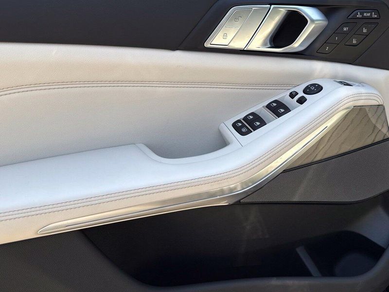 New 2027 BMW X7 xDrive40iImage 15