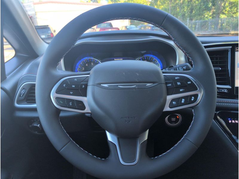 New 2027 Chrysler Pacifica SelectImage 22