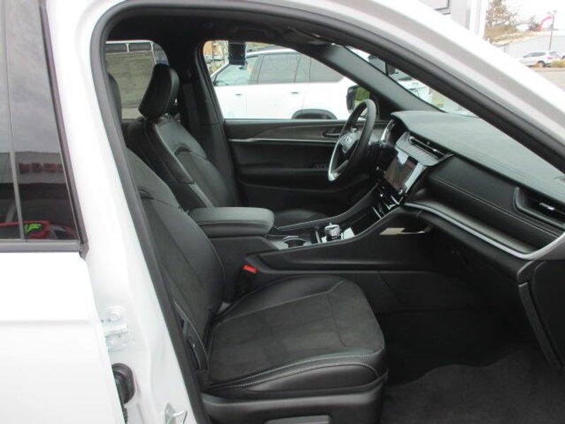 New 2026 Jeep Grand Cherokee Laredo Altitude 4x4Image 24