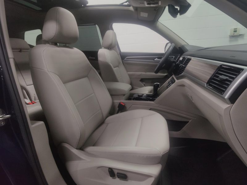 Used 2023 Volkswagen Atlas V6 AWD SEL w/Sunroof/NavImage 5
