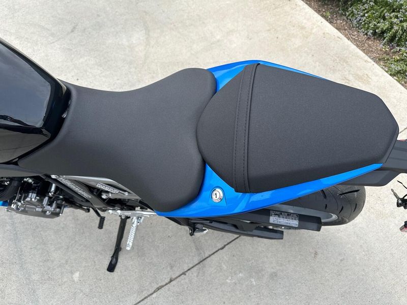 2025 Suzuki GSX-8R Image 7