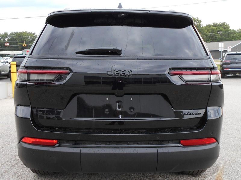 New 2025 Jeep Grand Cherokee L Limited 4x4Image 29