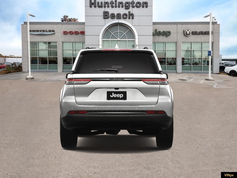 2025 Jeep Grand Cherokee Altitude 4x2Image 6