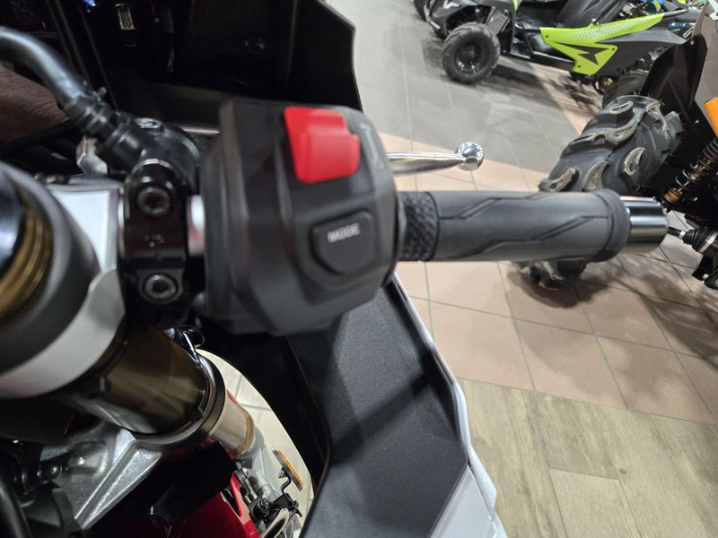 NEW 2026 YAMAHA YZFR9 70TH ANNIVERSARY EDITION Image 21