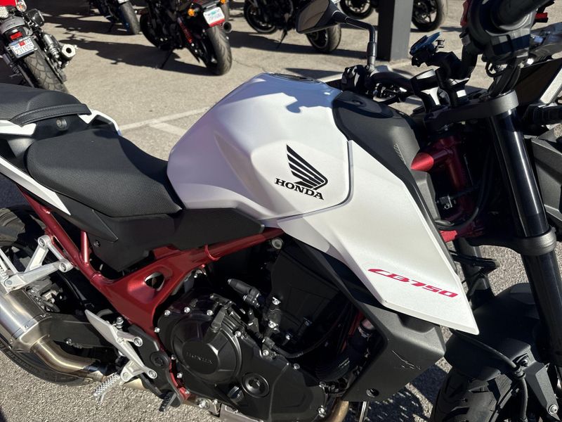 Used 2025 Honda CB750 HORNET Image 13