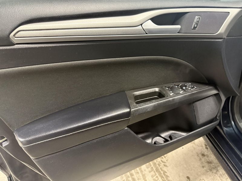 Used 2020 Ford Fusion SEImage 18