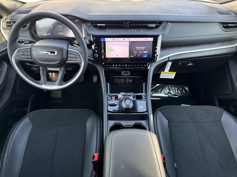 New 2026 Jeep Grand Cherokee Laredo Altitude 4x4