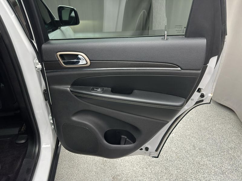 Used 2017 Jeep Grand Cherokee LimitedImage 15