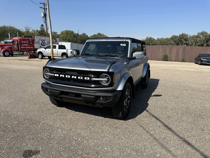 2022 Ford Bronco Outer BanksImage 4