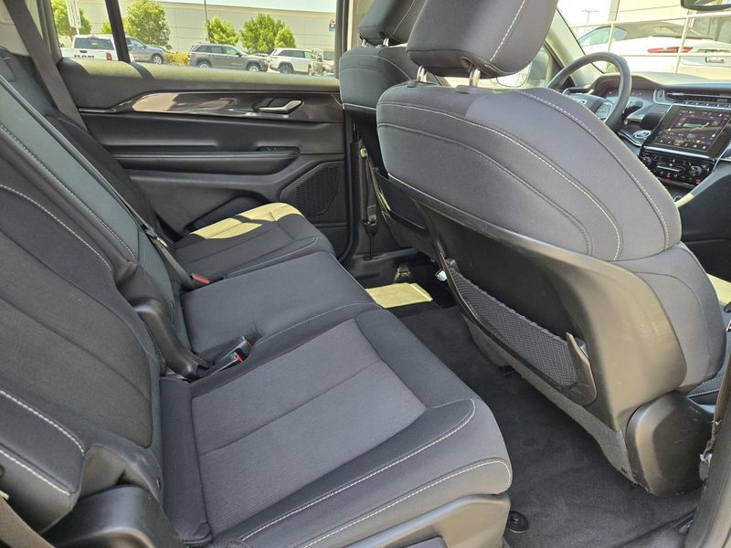 Used 2023 Jeep Grand Cherokee L Laredo 4x2
