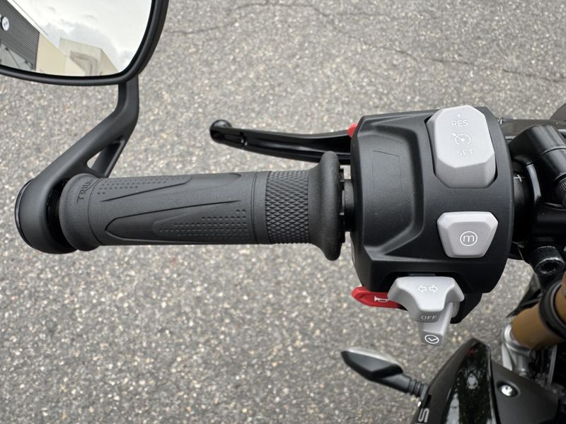 2025 Triumph Speed Triple 1200 RS - JET BLACK 
