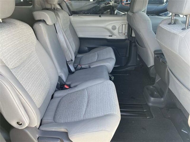 2021 Toyota Sienna LEImage 14