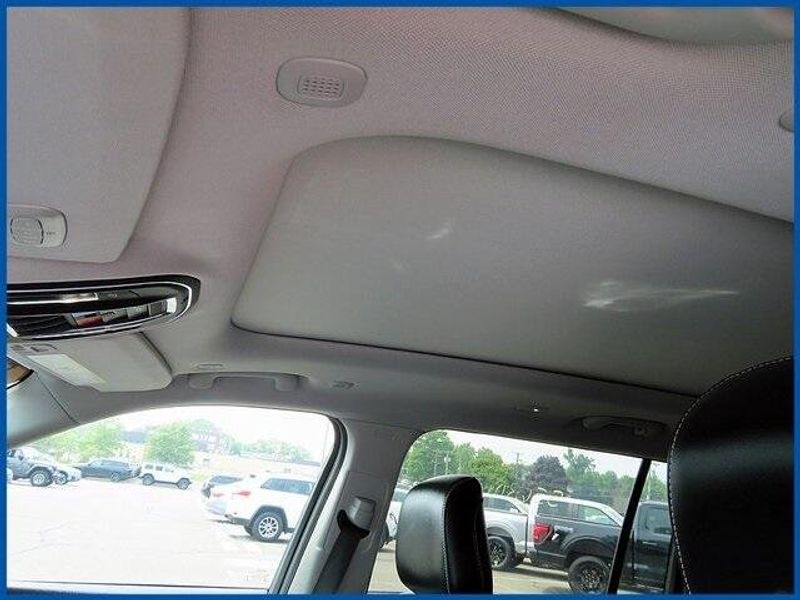 Used 2022 Jeep Grand Cherokee L LimitedImage 16