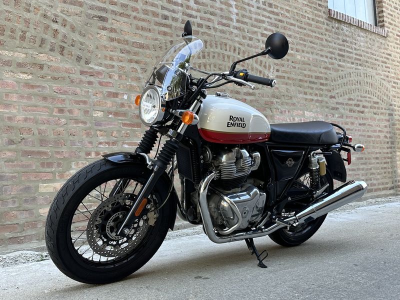 2022 Royal Enfield INT 650  Image 4