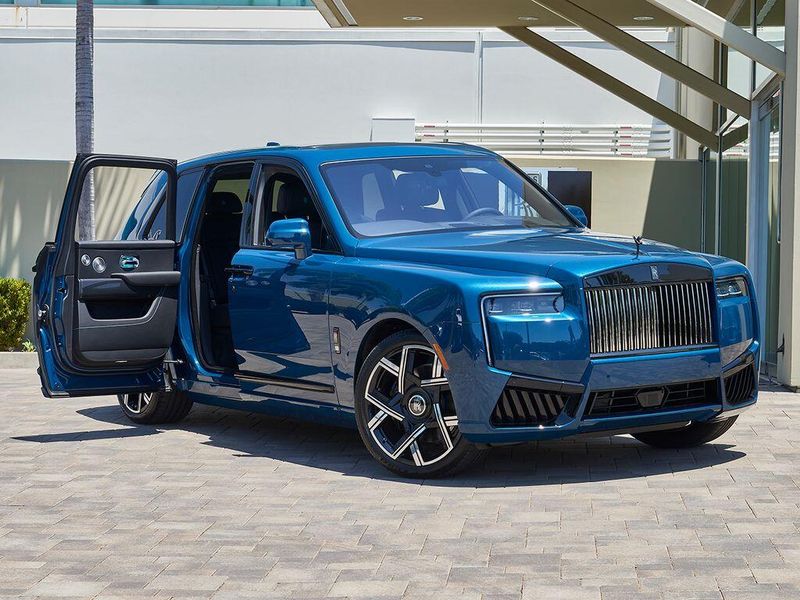 New 2027 Rolls-Royce Cullinan Black BadgeImage 6