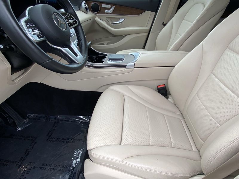 Used 2022 Mercedes-Benz GLC 300Image 16