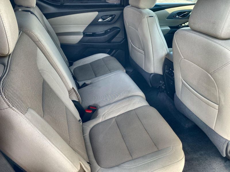 Used 2022 Chevrolet Traverse LSImage 26