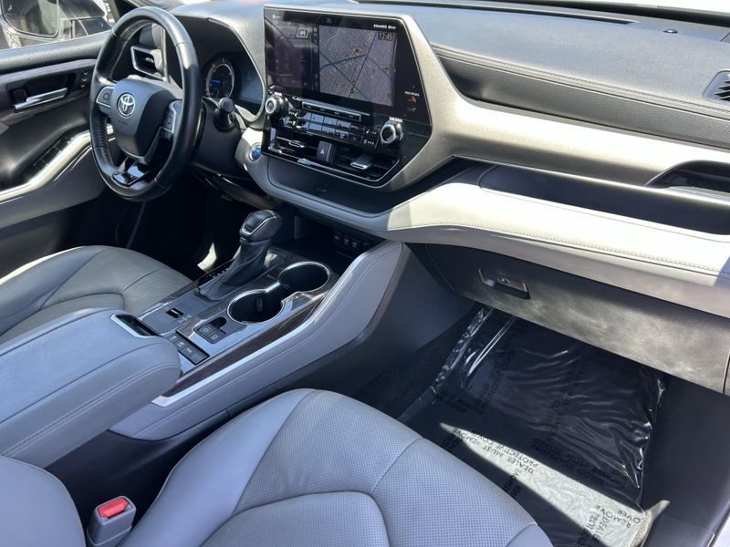 Used 2021 Toyota Highlander LimitedImage 9