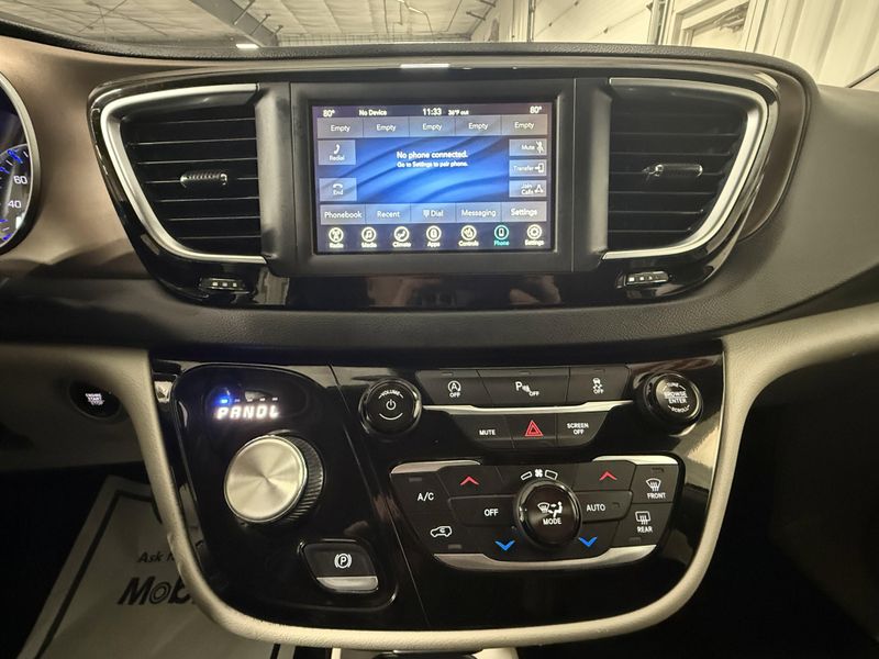 Used 2019 Chrysler Pacifica Touring LImage 35