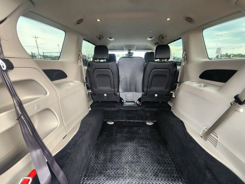 Used 2023 Chrysler Pacifica Touring L