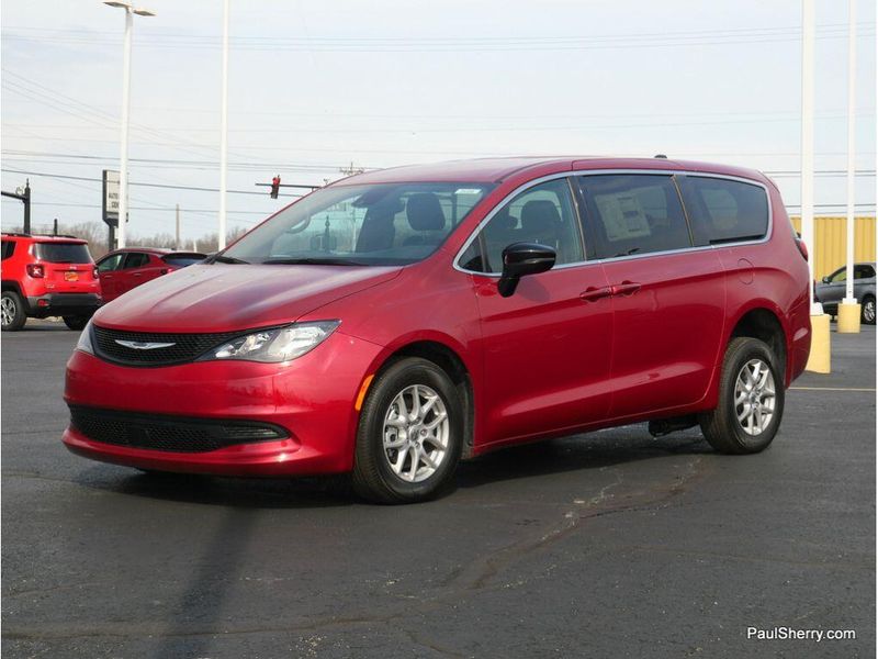 2025 Chrysler Voyager LXImage 8