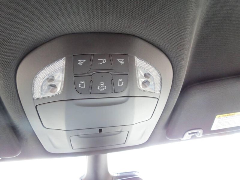 New 2026 Chrysler Voyager LxImage 16