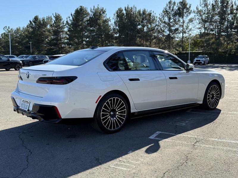 Used 2025 BMW i7 eDrive50Image 7