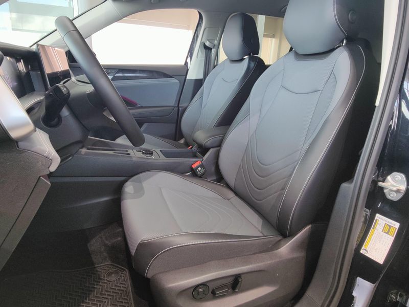 Used 2026 Volkswagen Tiguan SE AWDImage 11